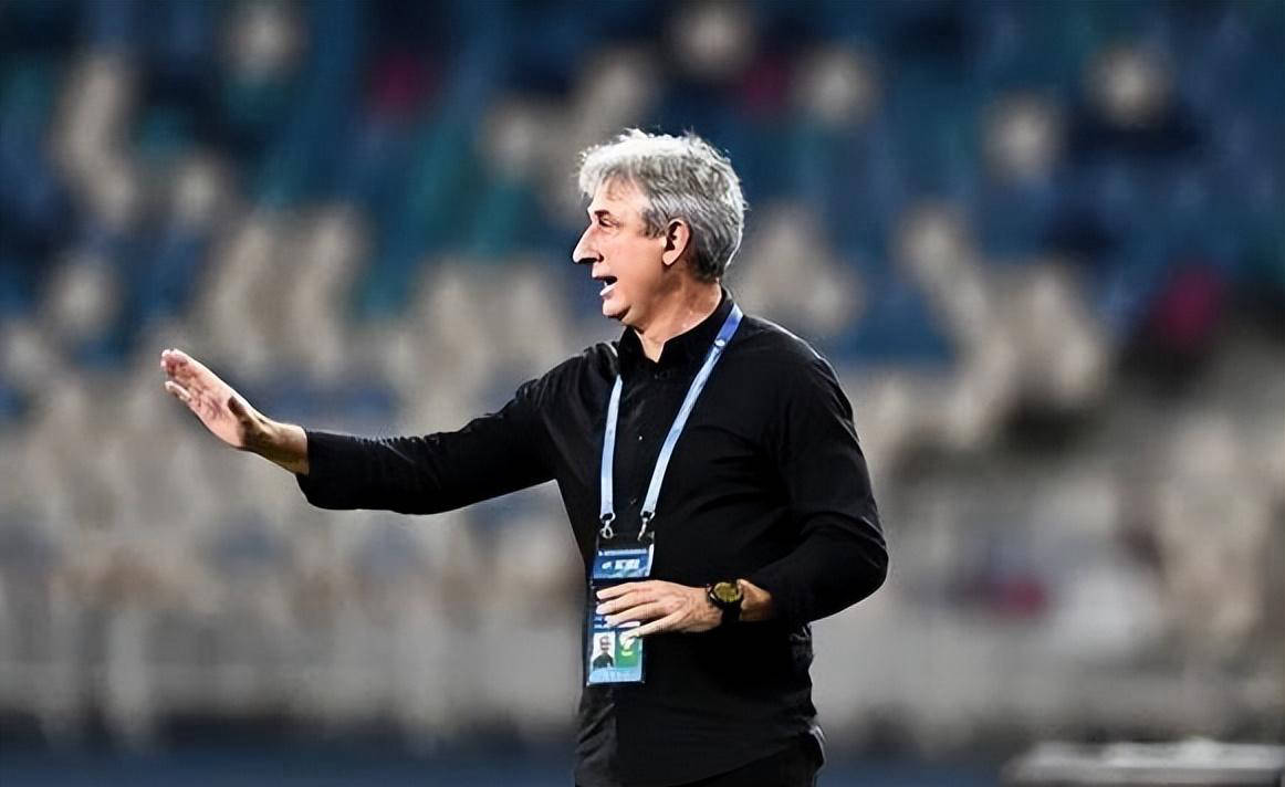 足球队主教练发声，誓言带队登顶