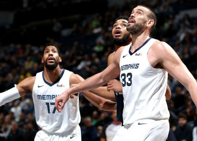 雄鹿鏖战灰熊,西亚卡姆扛起全队 雄鹿鏖战灰熊,西亚卡姆扛起全队