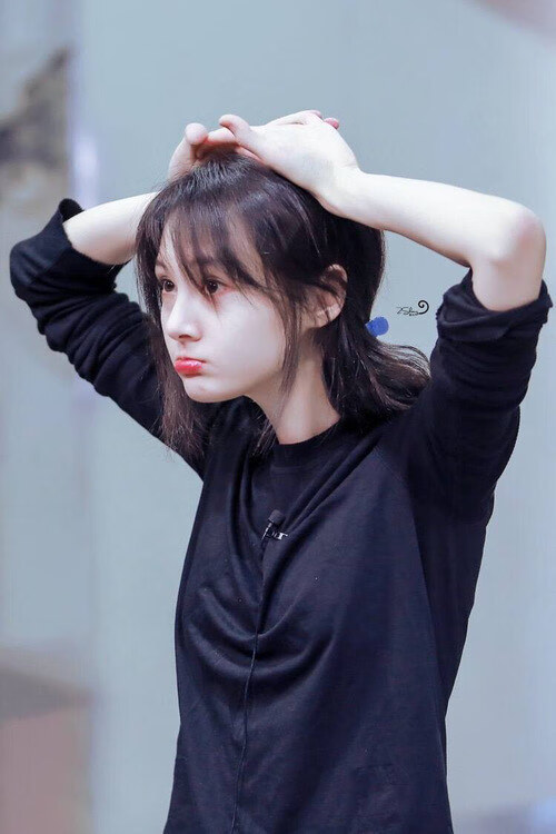 孙兴慜的闪耀与雷恩的风暴，胜利的双翼，足球的双重叙事